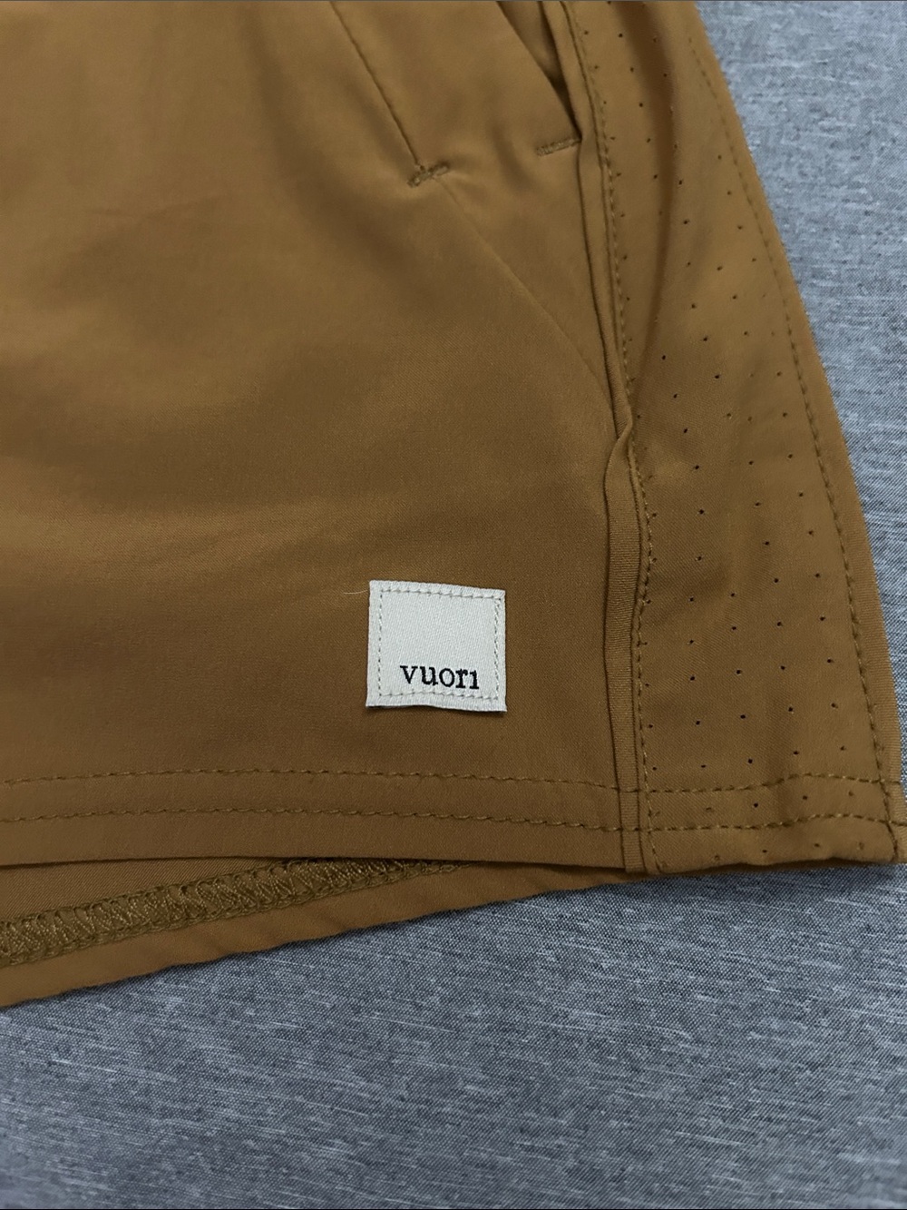 Vuori Women's Dash Shorts in Tan/Camel - Picture 2 of 4